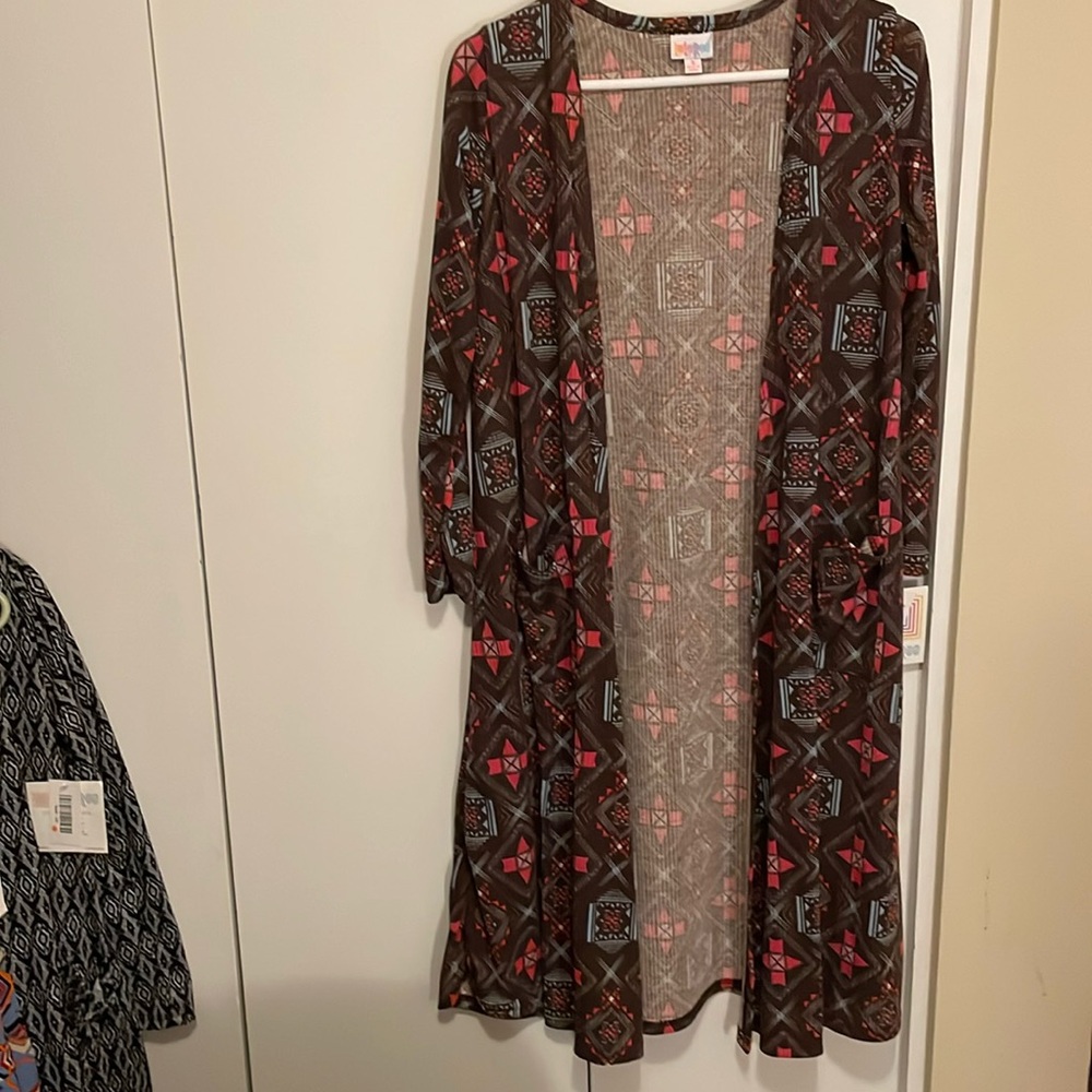 A LuLaRoe Sarah duster